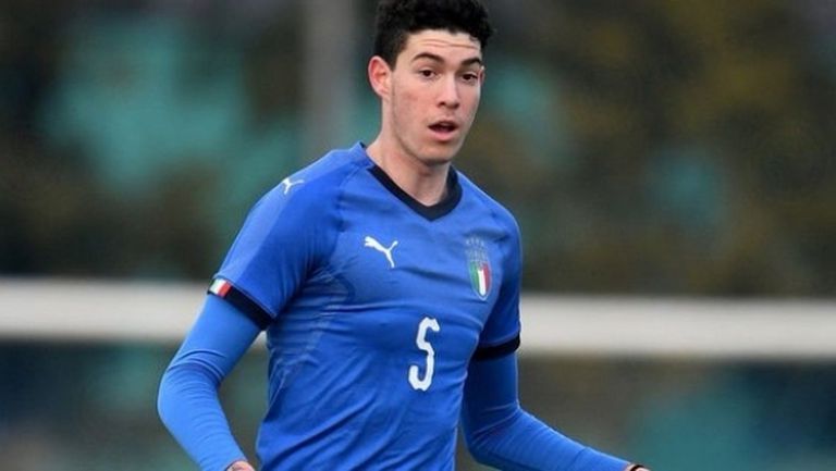 Интер представи млад италиански защитник