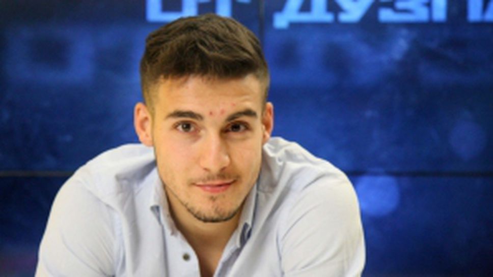 "От дузпа в тъч" с гост нападателят на Локомотив (София) Илия Димитров