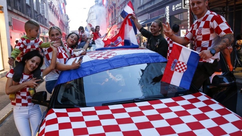 Десетки хиляди фенове посрещат националния отбор на Хърватия в Загреб
