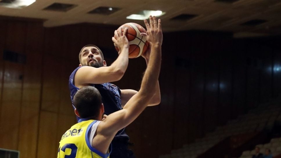 Академик Бултекс 99 се раздели с двама