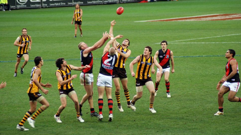 Открита тренировка по австралийски футбол в Южния парк