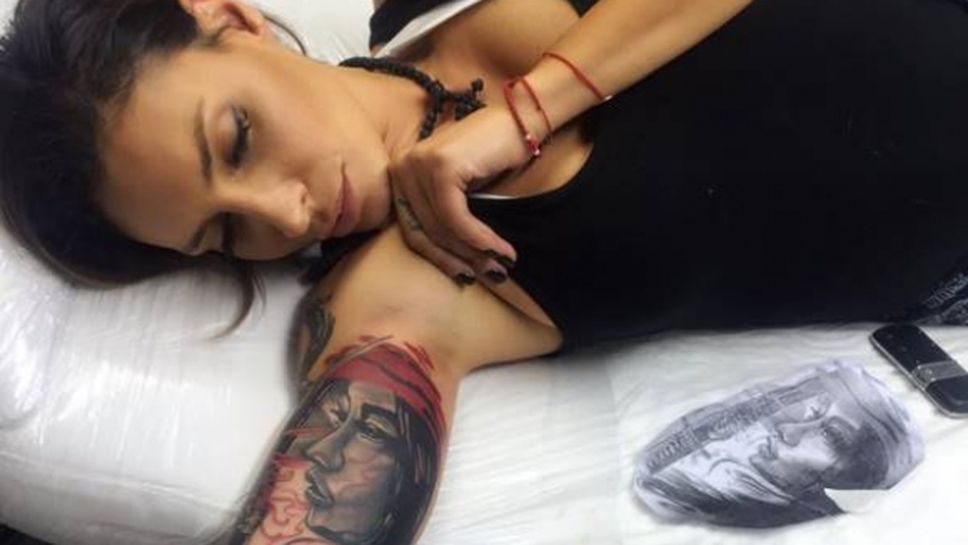 Черната Златка гони Джизъса по татуировки