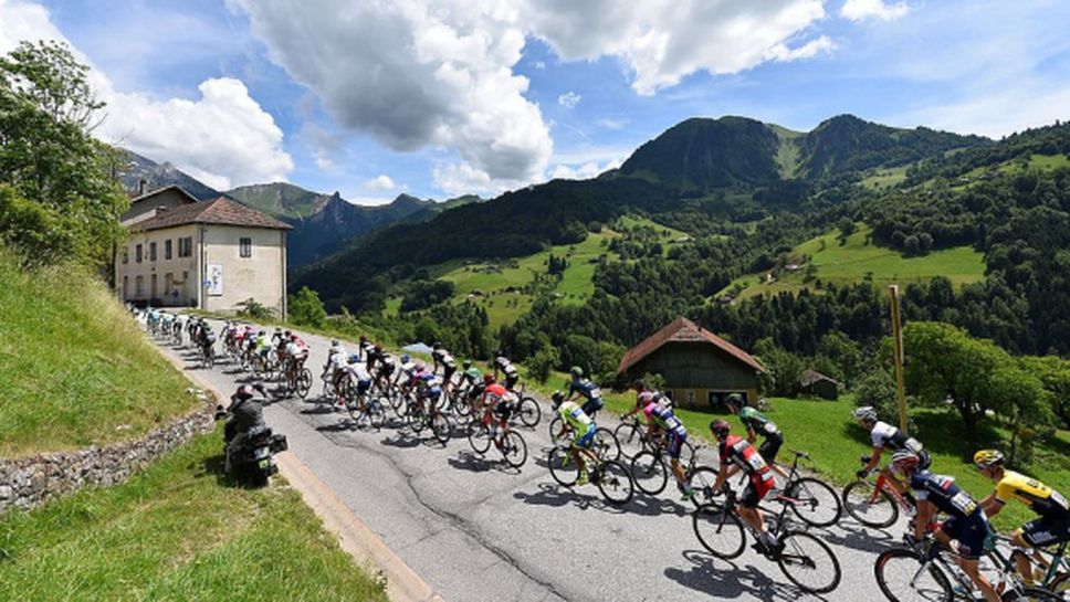 Фен шокира колоездачите на "Тур дьо Франс", като ги прескочи