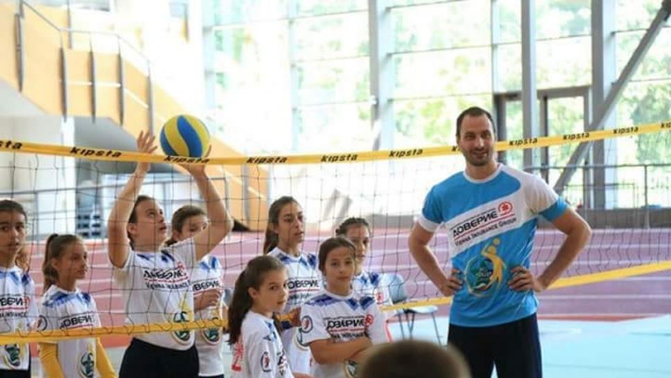 Звездата на световния волейбол Матей Казийски тренира млади надежди в "Камчия" (видео + снимки)