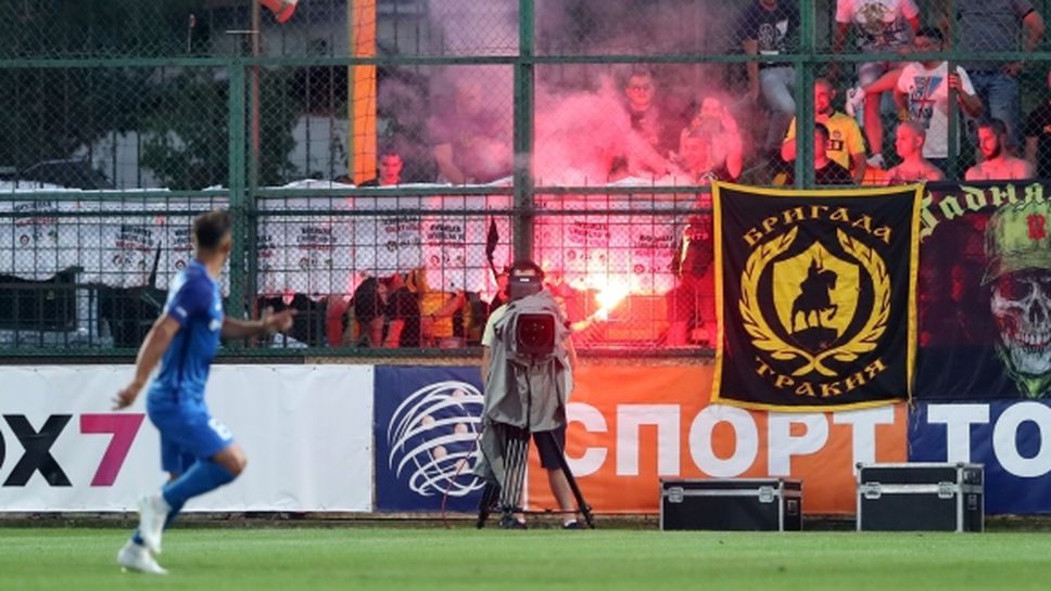 Феновете на Ботев (Пд) скочиха против "Червен картон на футболното хулиганство"