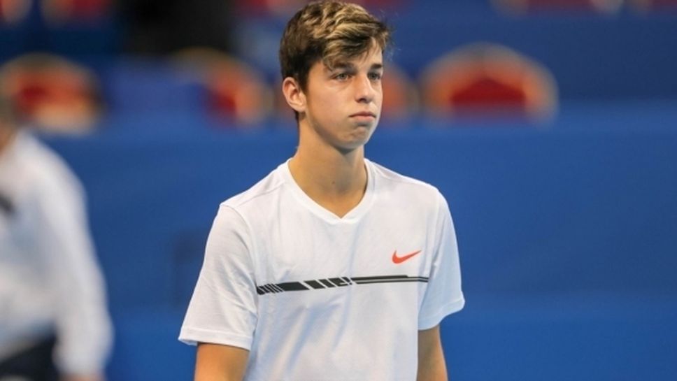 Адриан Андреев започна с победа на ЕП по тенис за юноши
