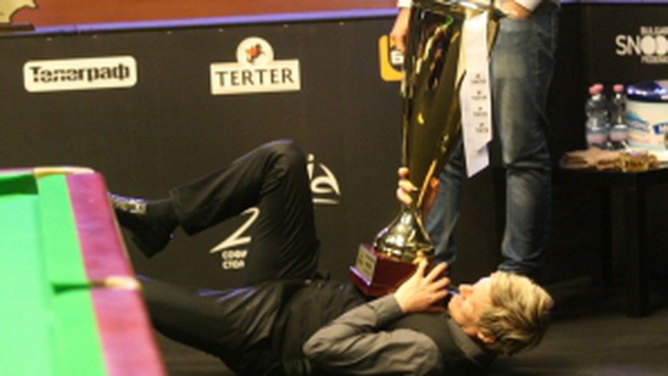 Робъртсън надви Тръмп в пир на триковите удари и забавен снукър