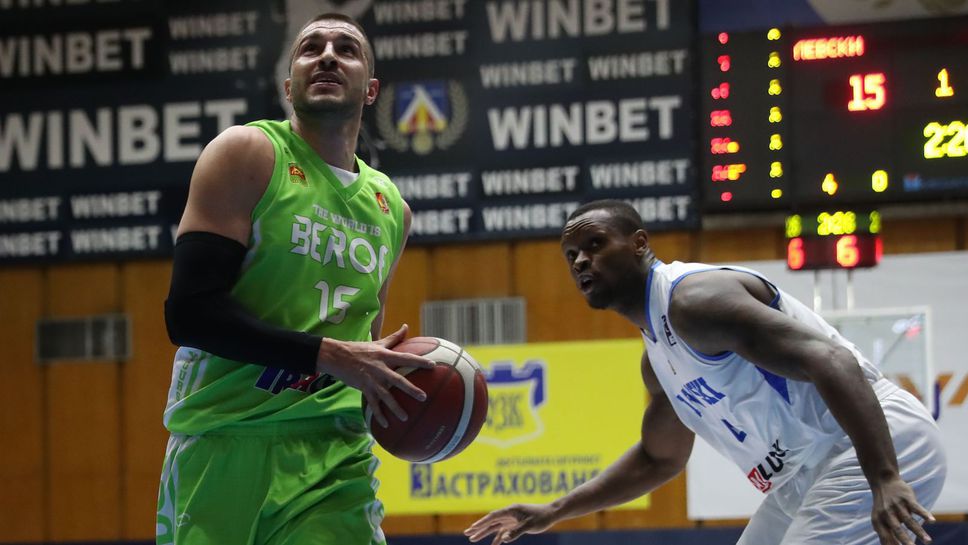 Берое честити на национал и намекна за раздяла с него