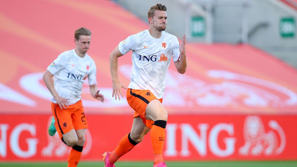 Де Лихт и Ван де Беек пропуснаха тренировката на "лалетата" днес