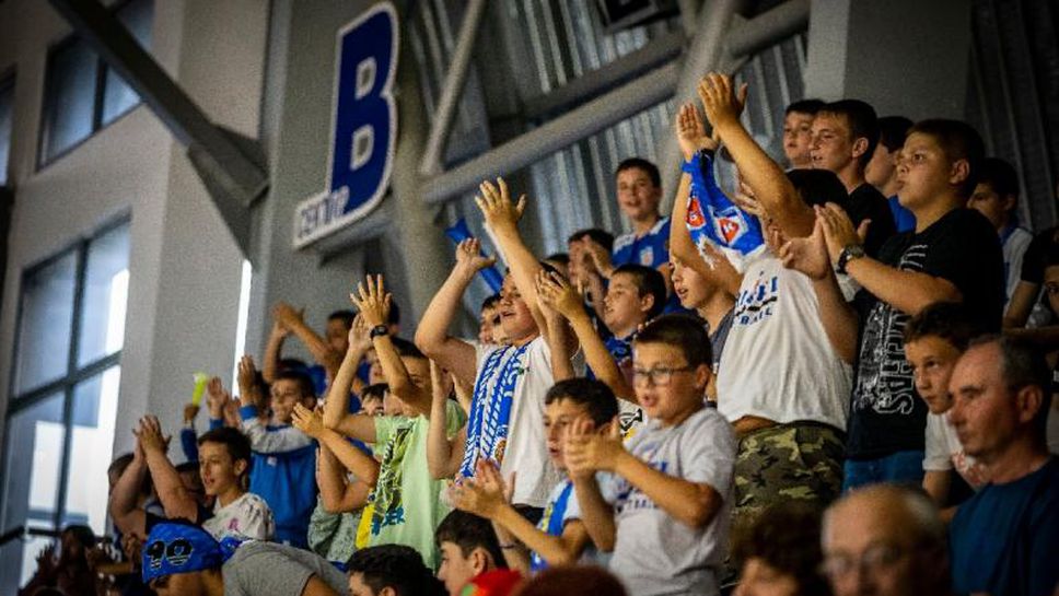 "Арена Ботевград" все пак няма да е толкова пуста довечера