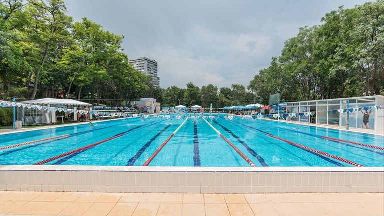 Двата открити плувни басейна в Бургас отварят за посетители за предстоящия летен сезон