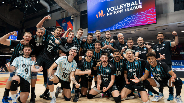 Мъжкият национален отбор на Аржентина по волейбол стартира с категорична победа