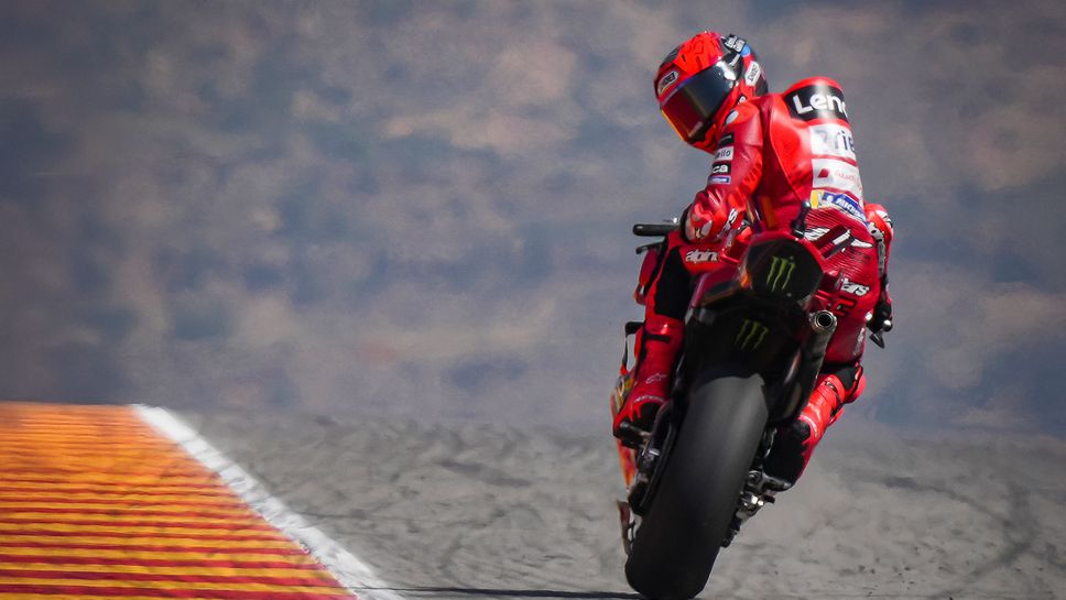 Марк Маркес беше опрян до стената две минути преди края