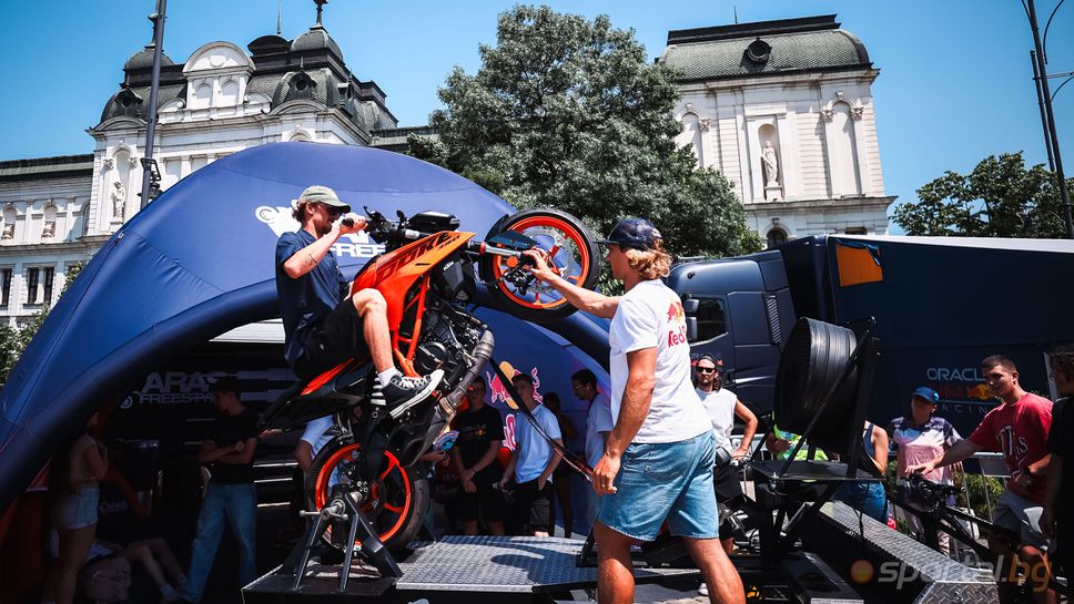 Араз Гибиеза представя специалния мотор, с който ще радва феновете на Red Bull Showrun