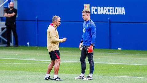 Барселона има план за раздяла с Тер Стеген, вратарят е разочаровал Флик