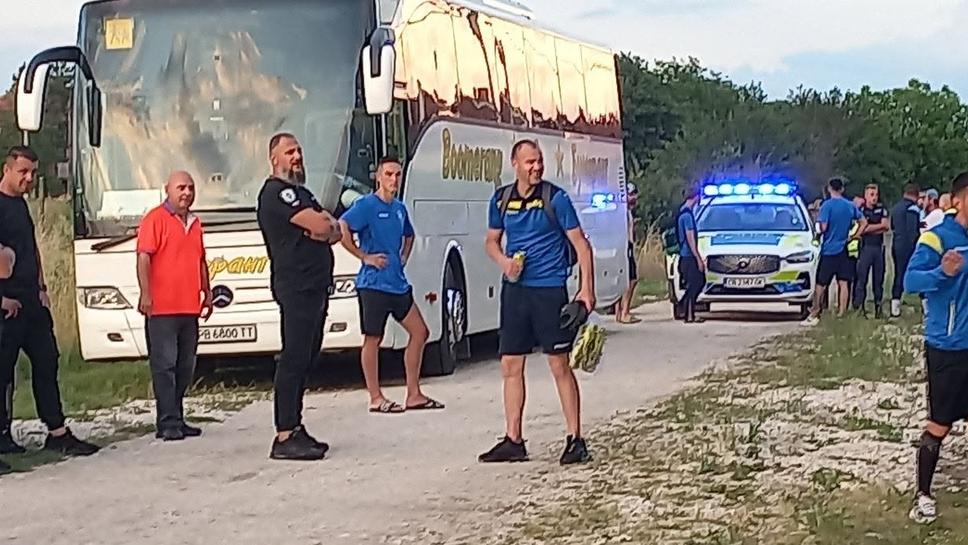 Екшън в южна България: полиция ескортира дубъла на Крумовград