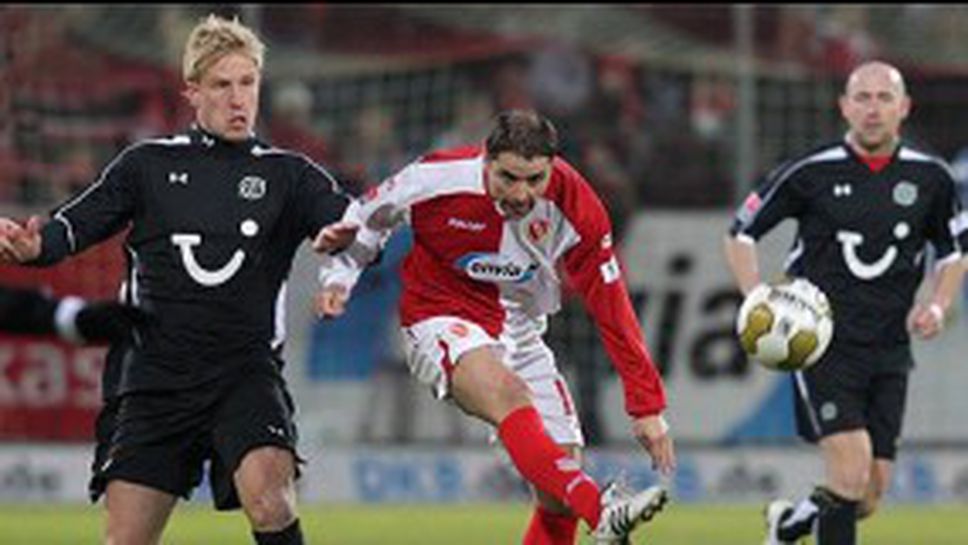 Енерги поднови договорите на двама ключови играчи