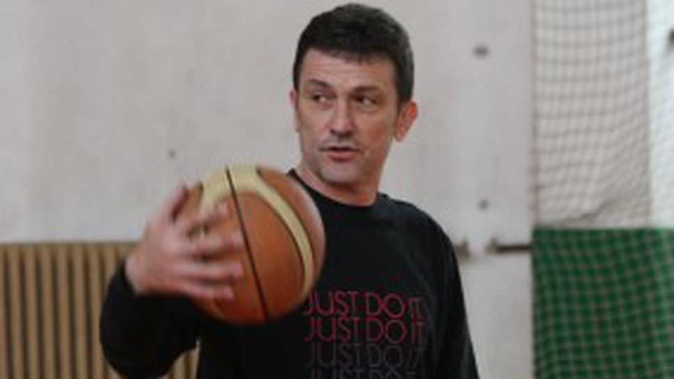 Първата стрелба на Младенов в ЛукОйл-Академик бе неуспешна