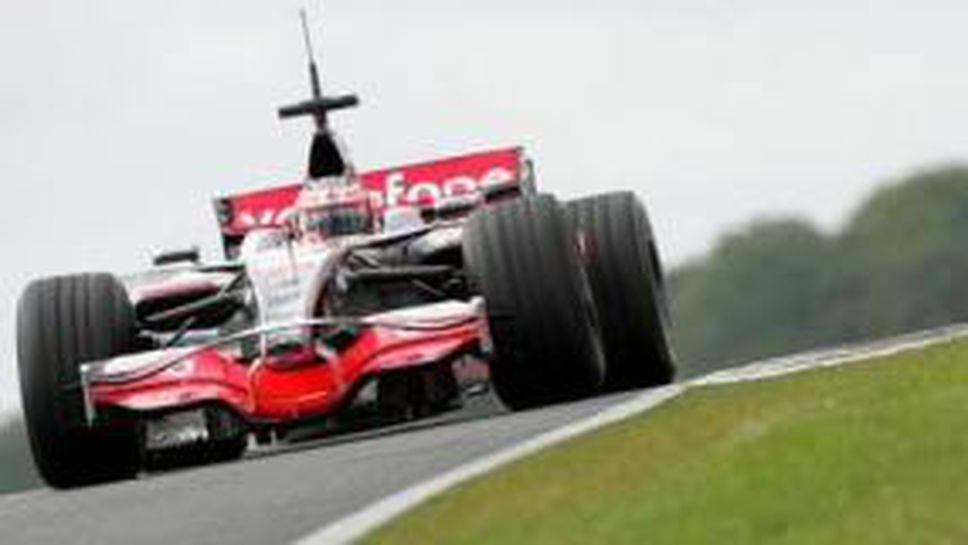 Хейки най-бърз на втората тренировка в Англия, заек скача по пистата, Трули също се разби