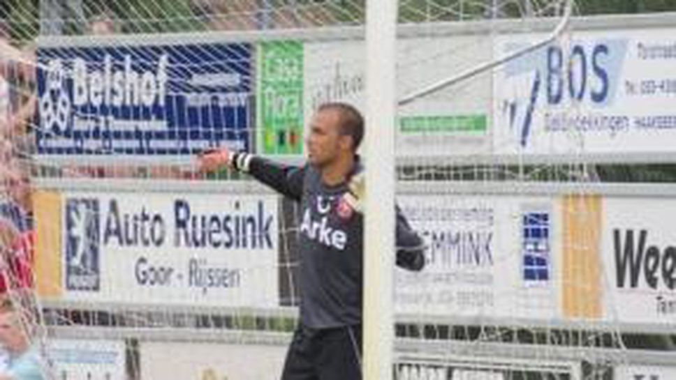 Ники Михайлов титуляр на старта на сезона за Твенте