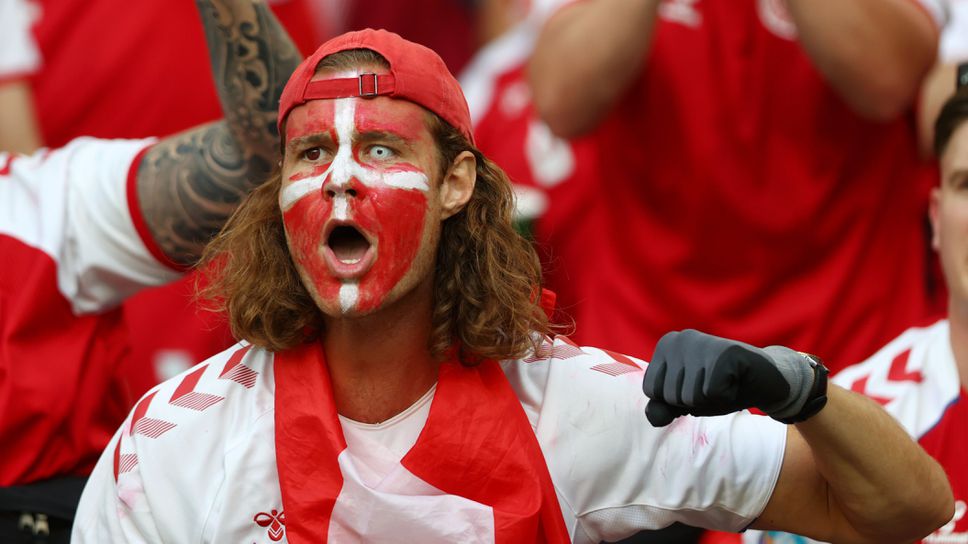 Дания качва фенове на полета за полуфинала