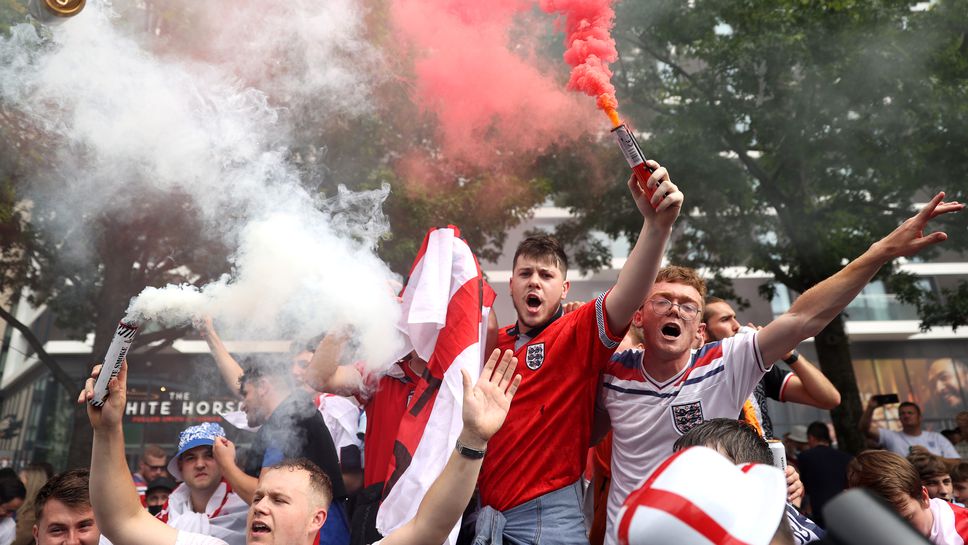 Англия ще чака за парад до септември, ако "футболът се завърне у дома си"