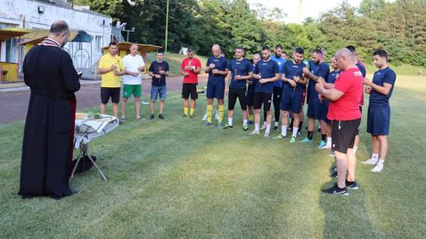  Победен старт е задачата на Черноломец (Попово) 