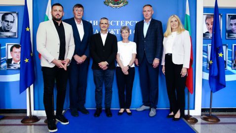 Министър Димитър Илиев проведе среща с изпълнителния директор на ФИБА Европа