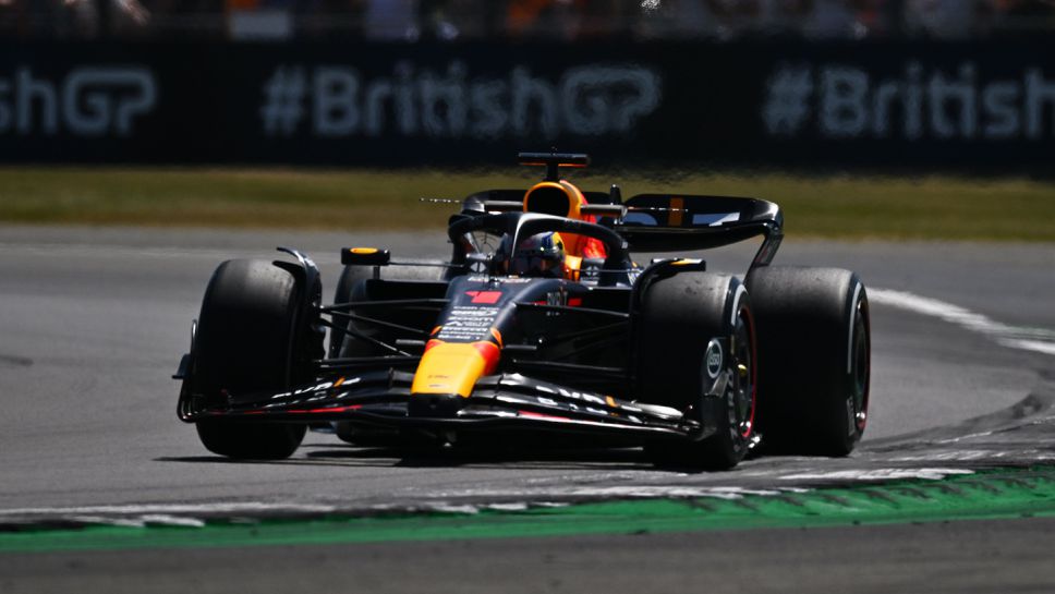 Верстапен и Перес с нови двигатели във Великобритания