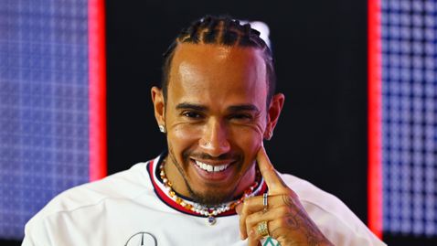 Мерцедес с официално предупреждение след издънка на Хамилтън