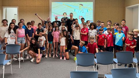 Алекс Николов беше специален гост на детски лагер "Синьо лято"