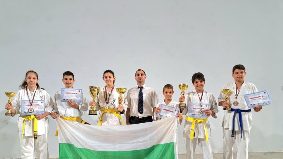 С два златни сребърен и два бронзови отличия се завърнаха