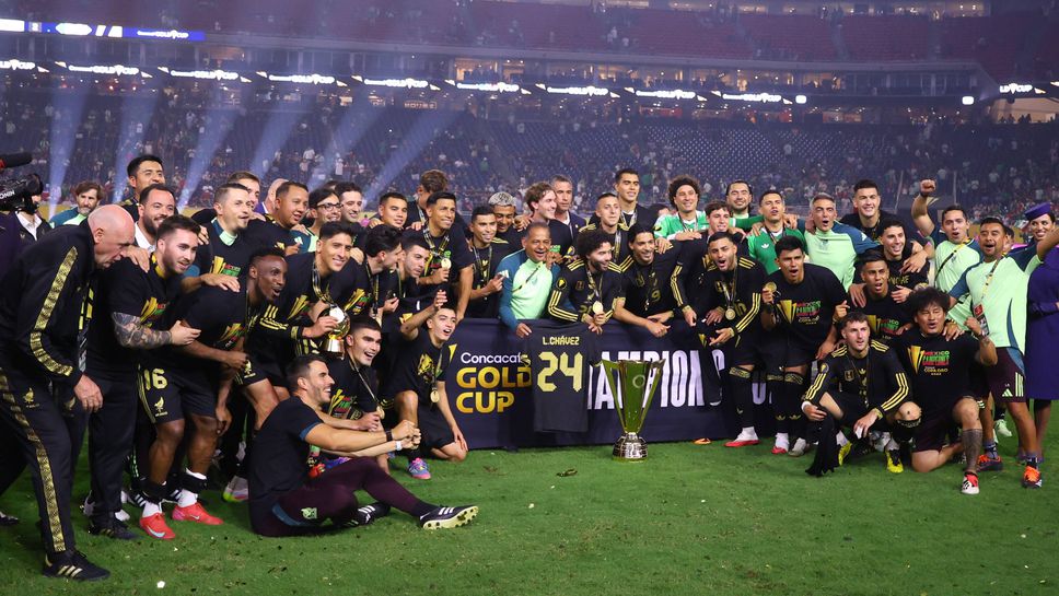 Отборът на Мексико за втори пореден път вдигна Златната Купа
