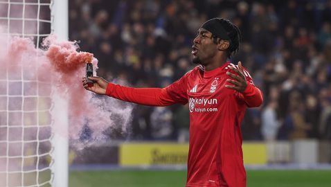 Спряганият за трансфер Еланга не започна подготовка с Форест