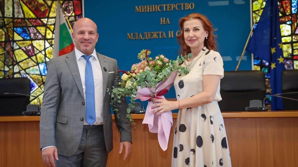 Министър Керязов награди медалистките от Европейското по художествена гимнастика