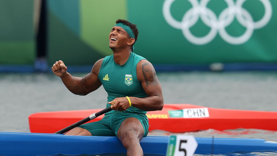 Исакиас Кейрош дос Сантос от Бразилия спечели титлата на едноместно кану 1000 метра