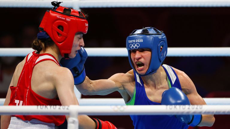 Международният олимпийски комитет (МОК) засили натиска върху Международната боксова федерация
