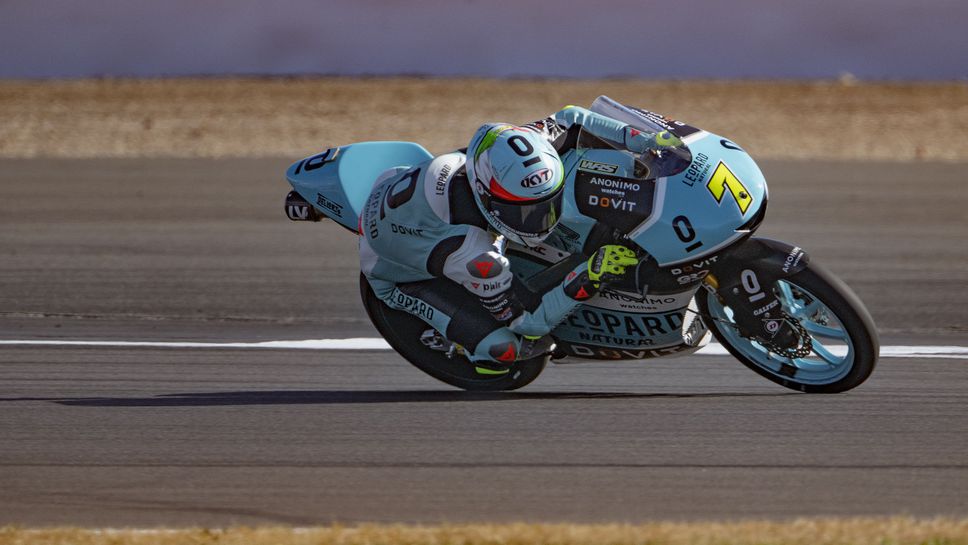 Фоджа спечели на „Силвърстоун“, лидерите в шампионата не завършиха