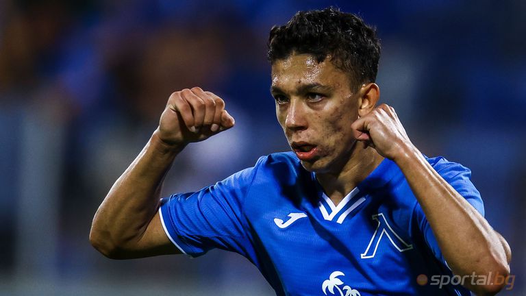 Турският футболен шампион Трабзонспор следи българския национал Филип Кръстев съобщава