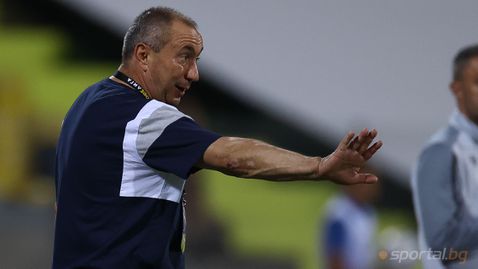  Стоилов: Опитваме се да отстраняваме кърлежите, които атакуват Левски 