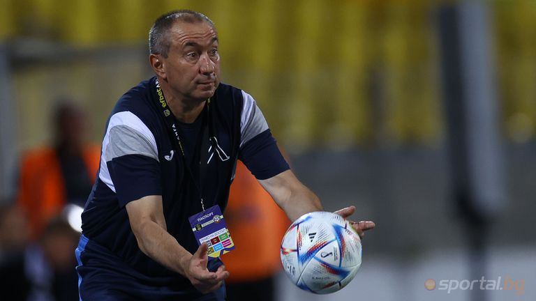 Група от 18 футболисти определи старши треньорът на Левски Станимир Стоилов