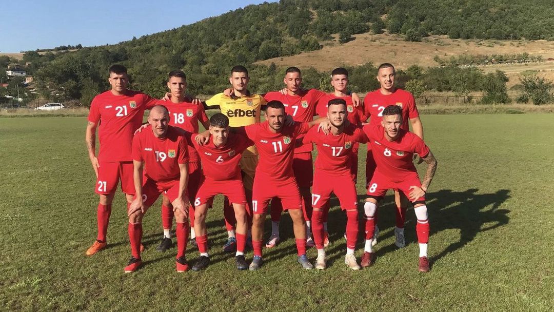 Ком с изразителен успех