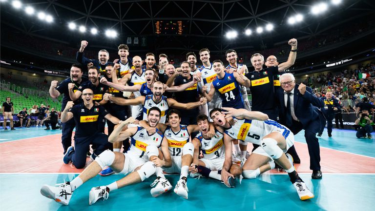 Европейският волейболен шампион Италия се класира по много драматичен начин