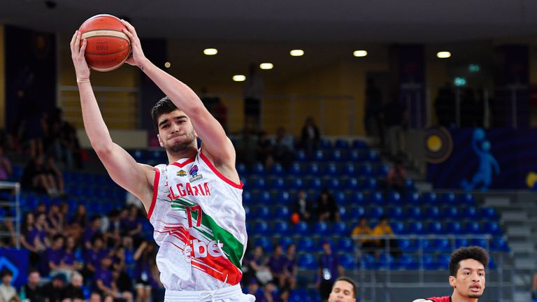 Българският баскетболист Емил Стоилов заяви, че иска да продължи да