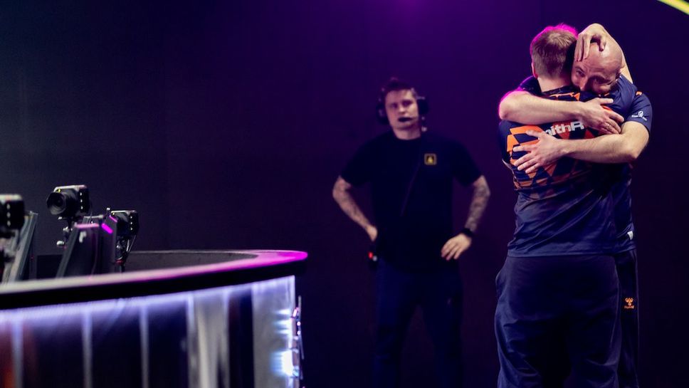 Apeks се раздели с треньора, който водеше отбора в полуфиналите на Мейджъра