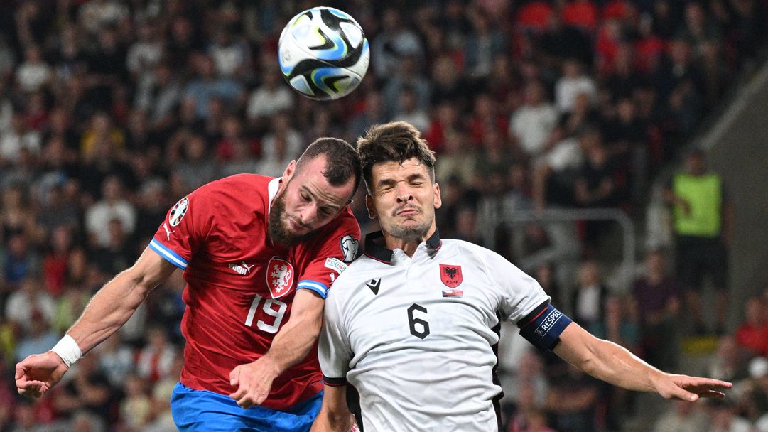 Супер гол донесе точка на Албания срещу Чехия насред Прага