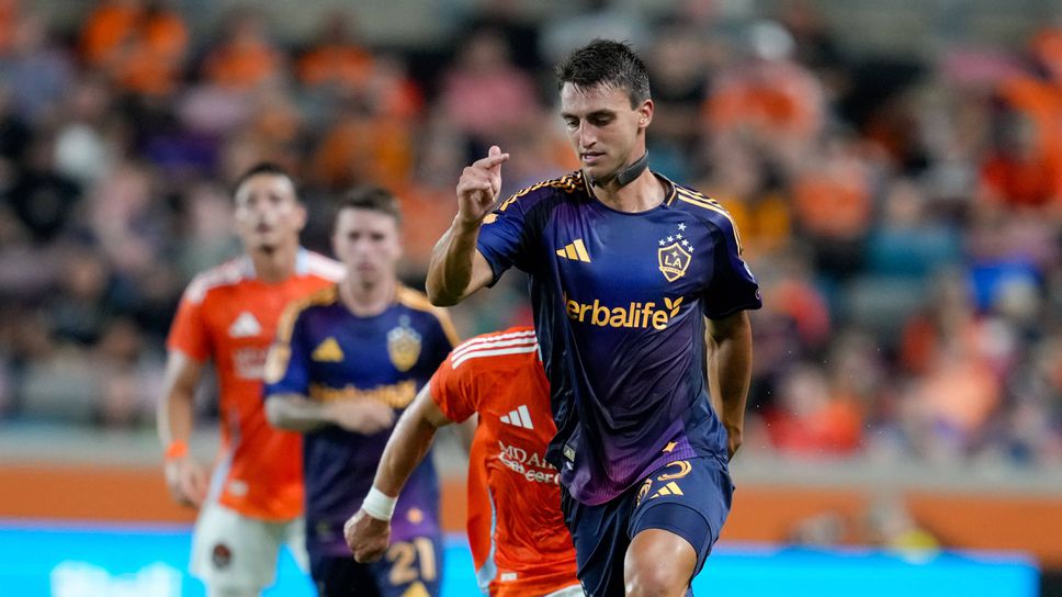 Български защитник подписа професионален договор с ЛА Галакси