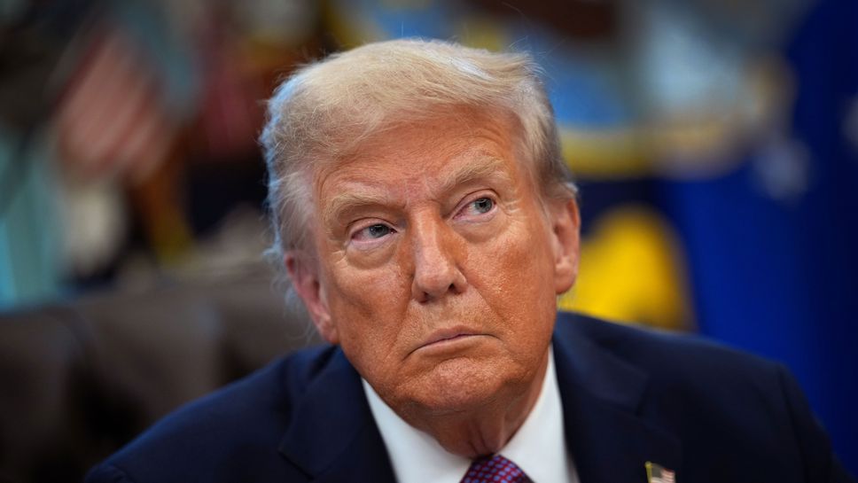 В неделя в 21 00 часа българско време 14 00 ч в