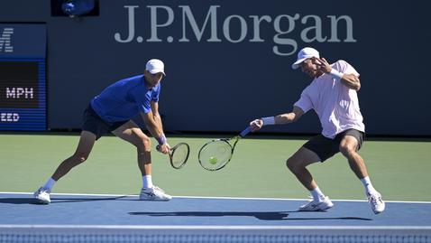 Шампионите от Australian Open спряха похода на Донски в Ню Йорк