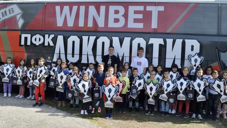 Кампанията "Спортувай с Локомотив Пловдив" в нови две училища